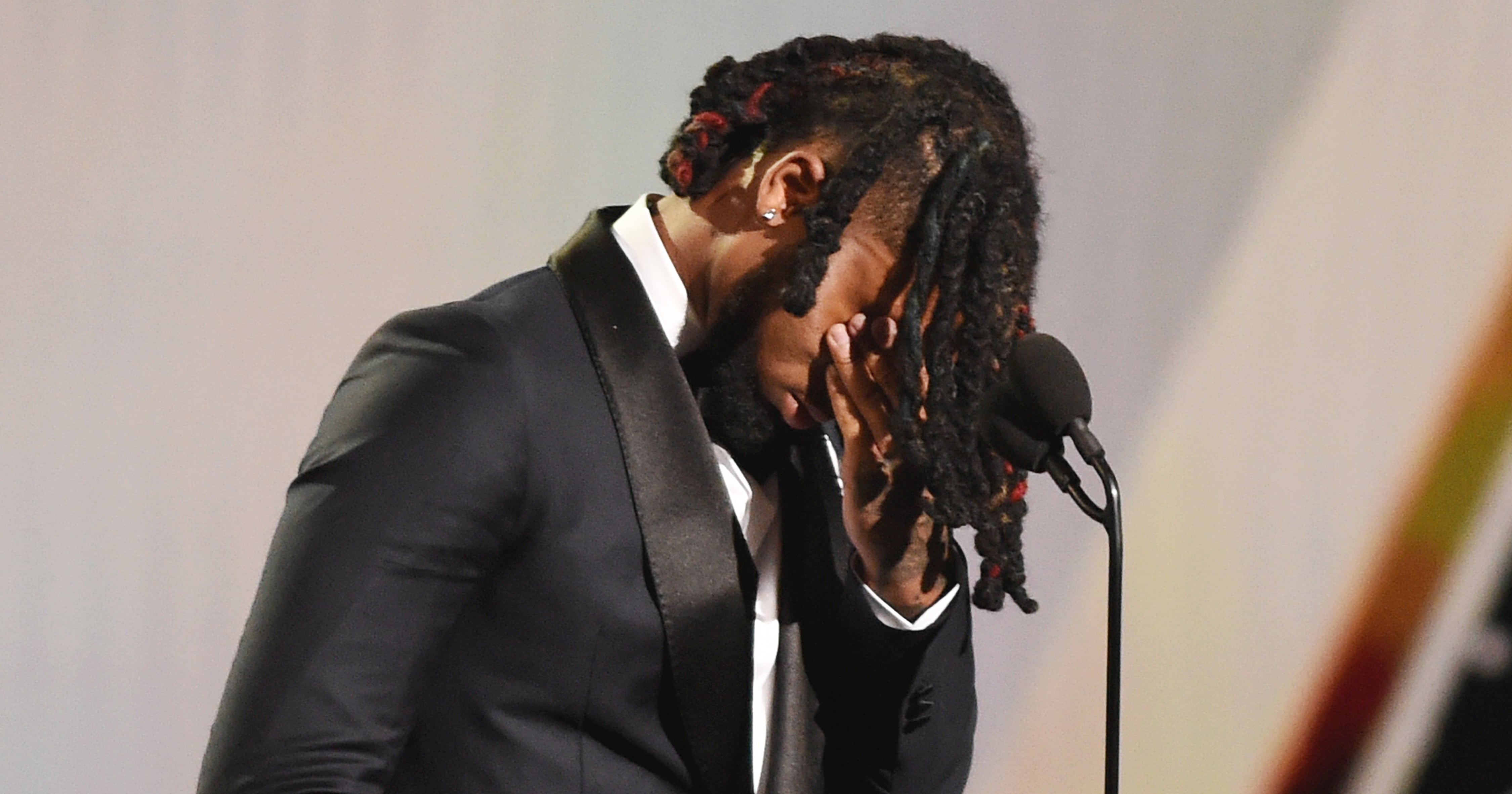 Damar Hamlin Is Brought to Tears Presenting ESPY Award to the Team That Saved His Life
