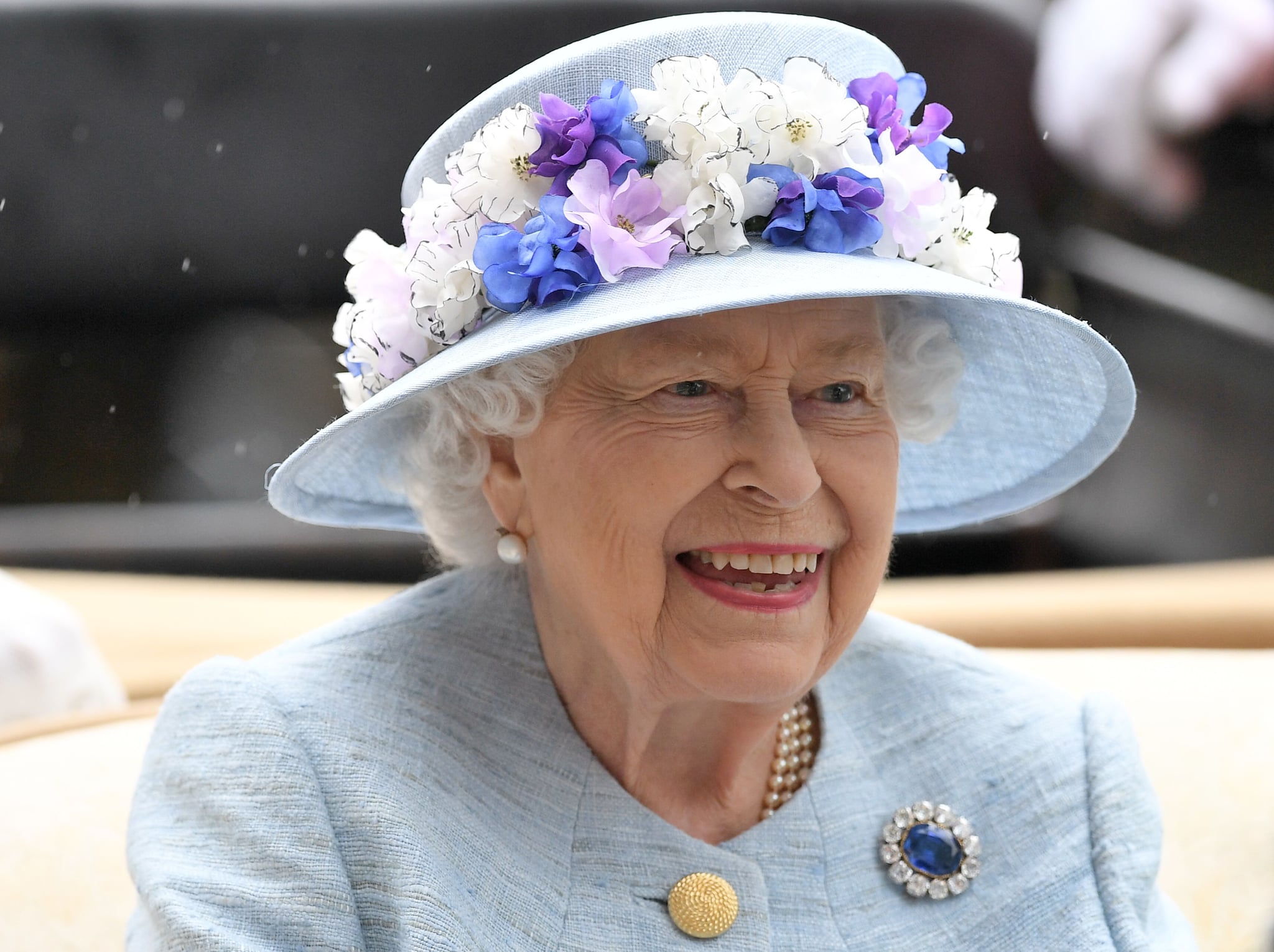 TOPSHOT - Britain's Queen Elizabeth II arrives by carriage on day two of the Royal Ascot horse racing meet, in Ascot, west of London, on June 19, 2019. - The five-day meeting is one of the highlights of the horse racing calendar. Horse racing has been held at the famous Berkshire course since 1711 and tradition is a hallmark of the meeting. Top hats and tails remain compulsory in parts of the course while a daily procession of horse-drawn carriages brings the Queen to the course. (Photo by Daniel LEAL-OLIVAS / AFP)        (Photo credit should read DANIEL LEAL-OLIVAS/AFP/Getty Images)