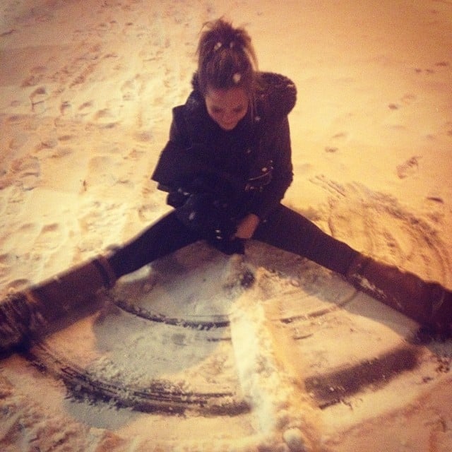 Chrissy Teigen played in the snow.
Source: Instagram user chrissyteigen