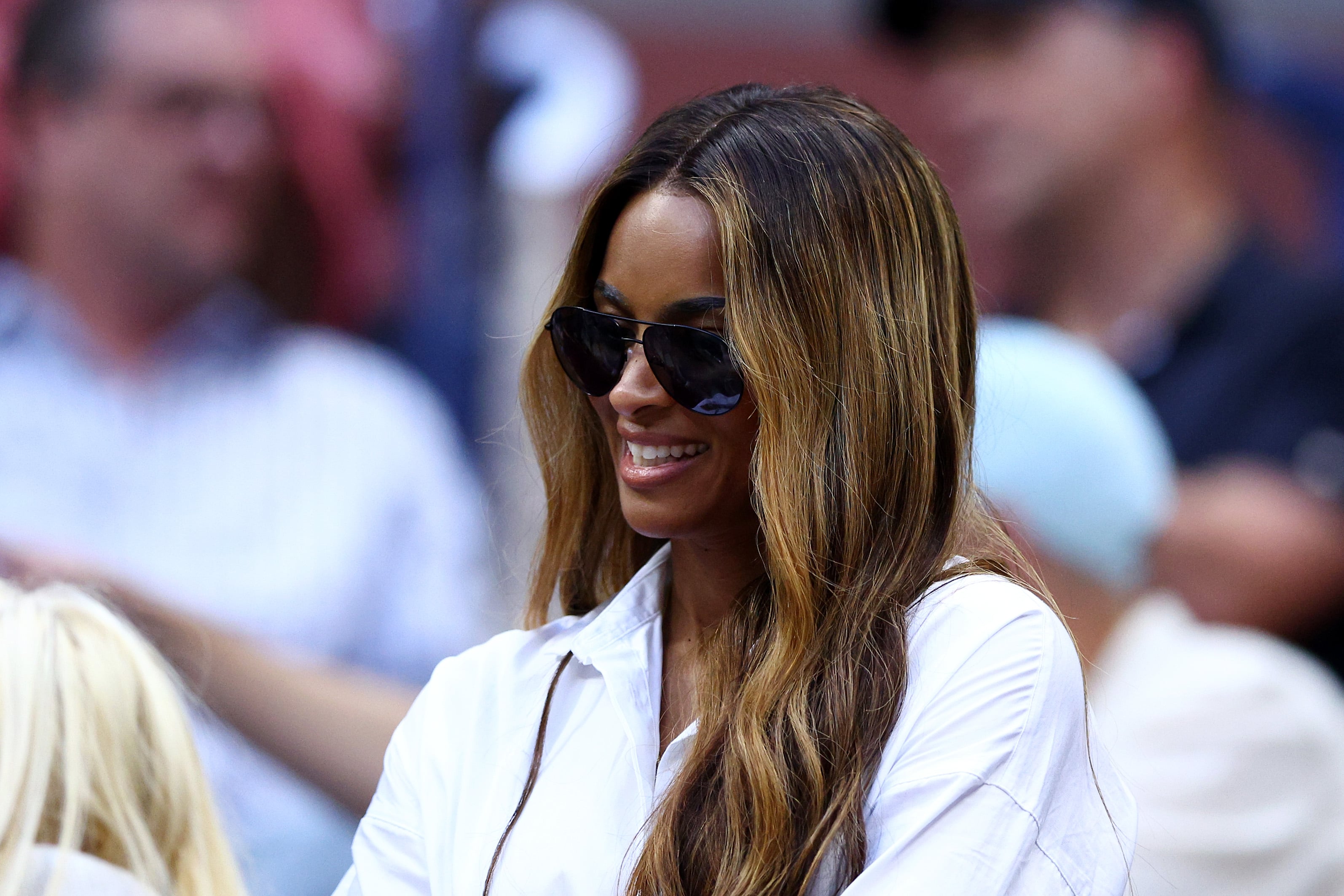 Zendaya looked effortlessly chic cheering Serena Williams at the