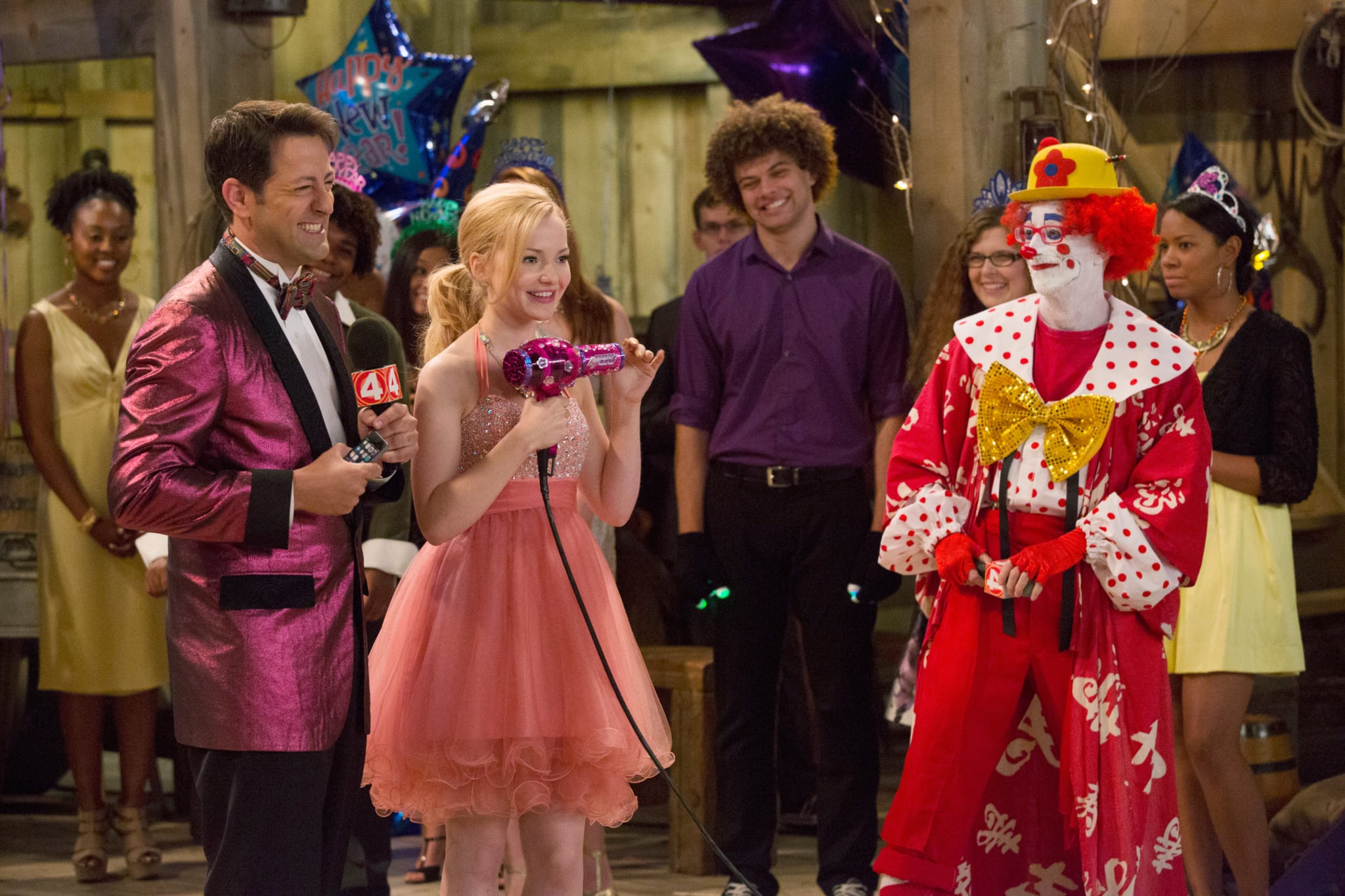 LIV & MADDIE, l-r: Kurt Long, Dove Cameron in 'New Year's Eve-A-Rooney' (Season 2, Episode 7, aired December 7, 2014). ph: Gilles Mingasson/Disney Channel/courtesy Everett Collection