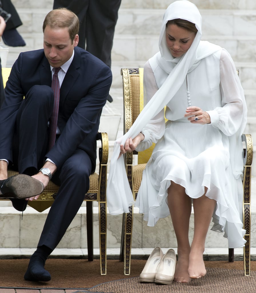 Kate-Middleton-Barefoot-Mosque-Pictures.jpg