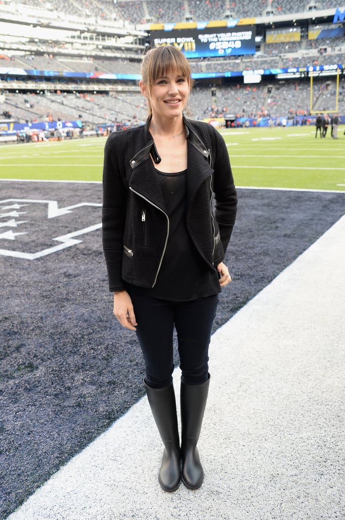 Jennifer Garner stood in the end zone at the big game.