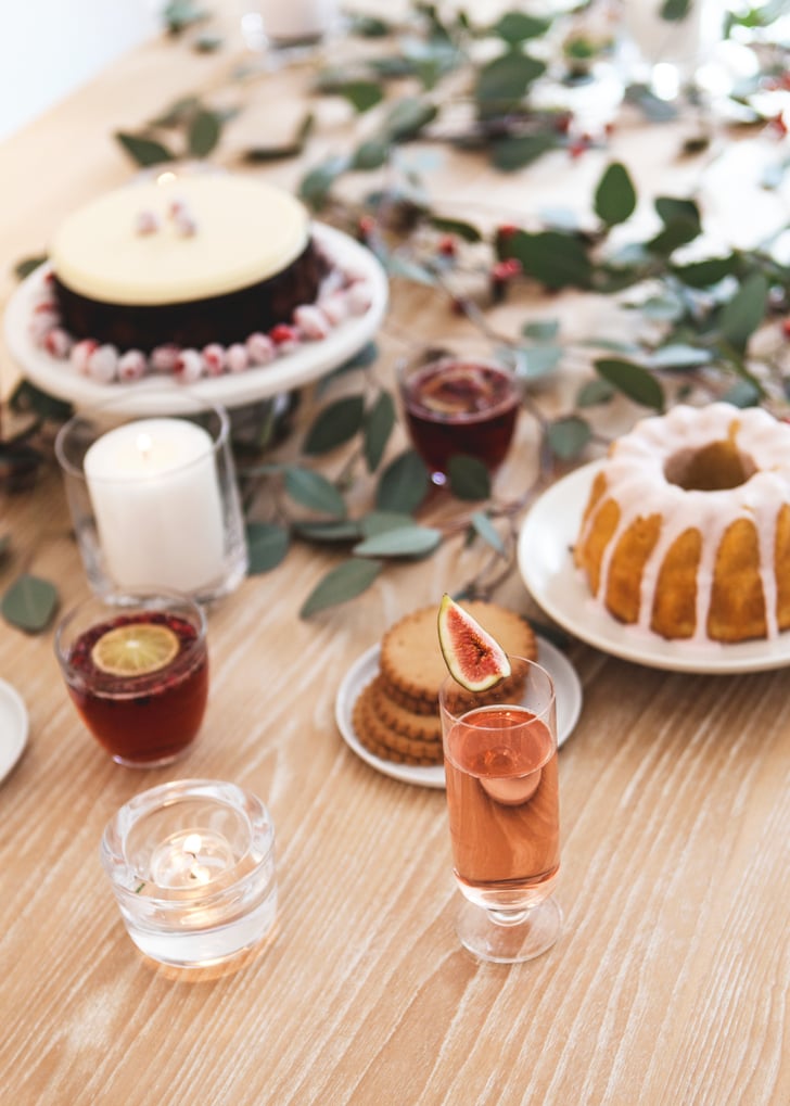 'Tis the Season For Toasting: 10 Low-Cal Holiday Cocktails 'Tis the Season For Toasting: 10 Low-Cal Holiday Cocktails