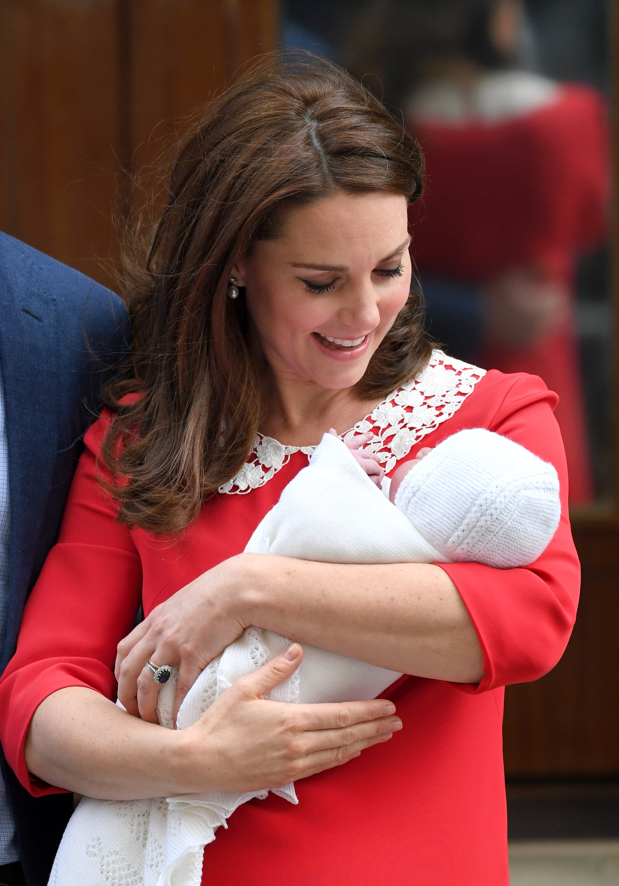 LONDON, ENGLAND - APRIL 23:  Catherine, Duchess of Cambridge and Prince William, Duke of Cambridge depart the Lindo Wing with their newborn son at St Mary's Hospital on April 23, 2018 in London, England. The Duchess safely delivered a boy at 11:01 am, weighing 8lbs 7oz, who will be fifth in line to the throne.  (Photo by Karwai Tang/WireImage)