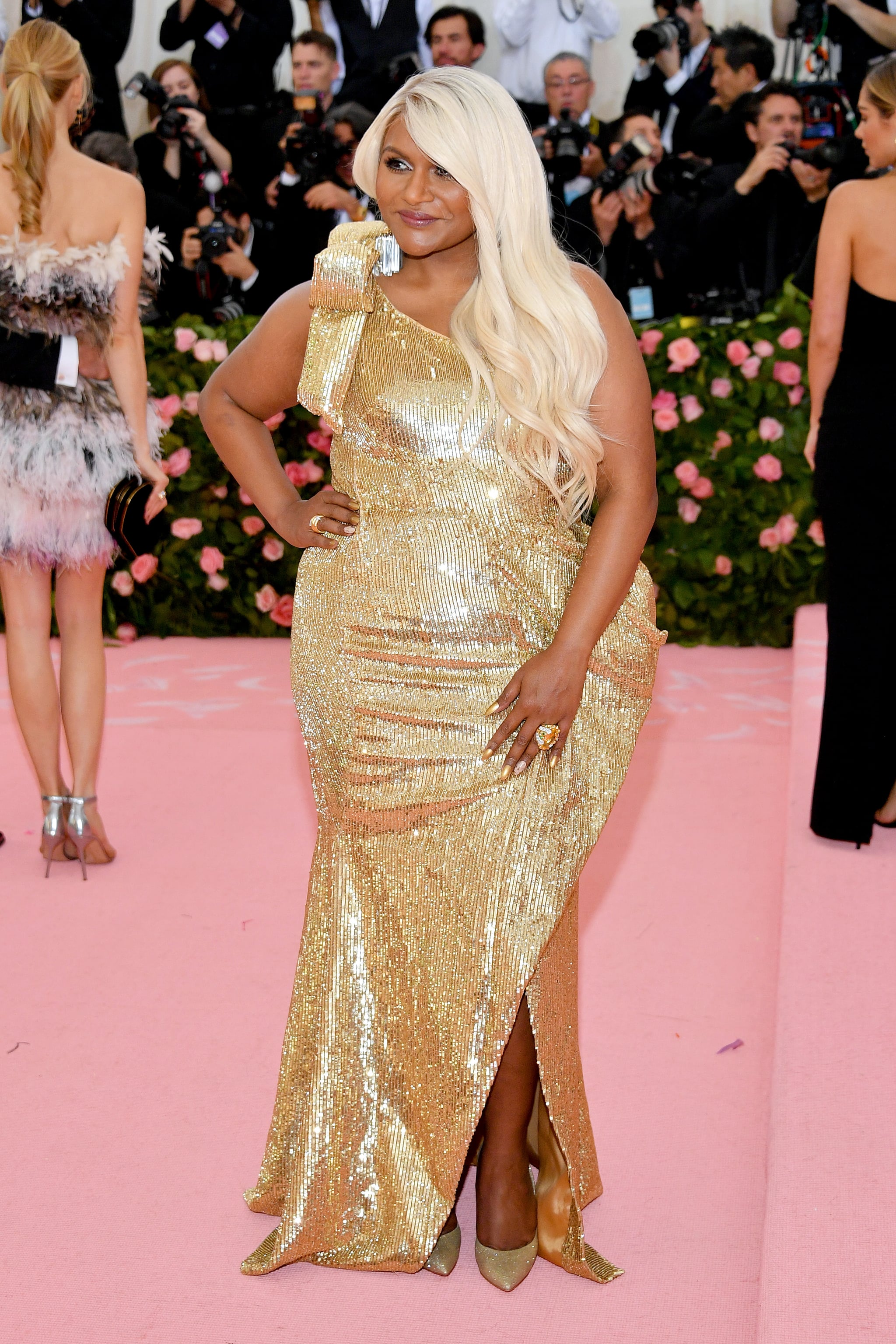 Makeup Beauty Hair Skin Mindy Kaling S Rose Gold Hair At The Met Gala Left Her Shimmering From Head To Toe Popsugar Beauty Photo 3 For example, i'm always trying to lose 15 pounds. rose gold hair at the met gala