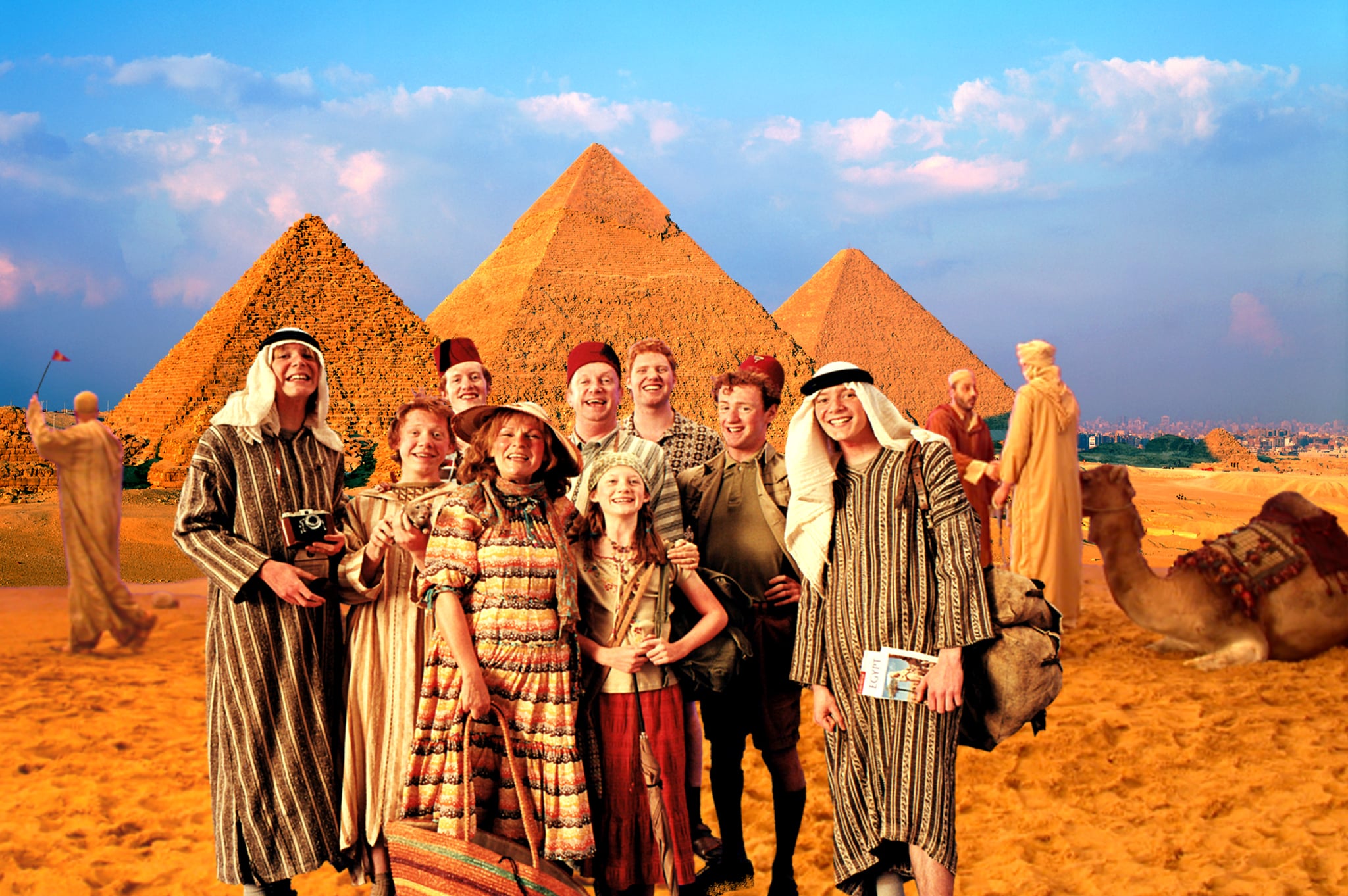 HARRY POTTER AND THE PRISONER OF AZKABAN, The Weasley Family's vacation postcard; Rupert Grint (second from left), Julie Walters (front row, left), Bonnie Wright (front row, right), 2004,  Warner Brothers/courtesy Everett Collection