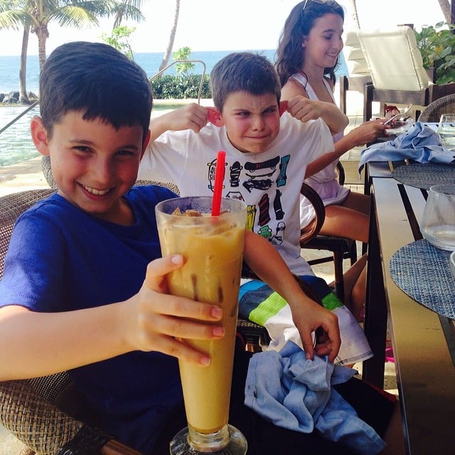 Julian, Shepherd, and Sascha Seinfeld enjoyed poolside drinks during their vacation in Puerto Rico.
Source: Instagram user jessseinfeld