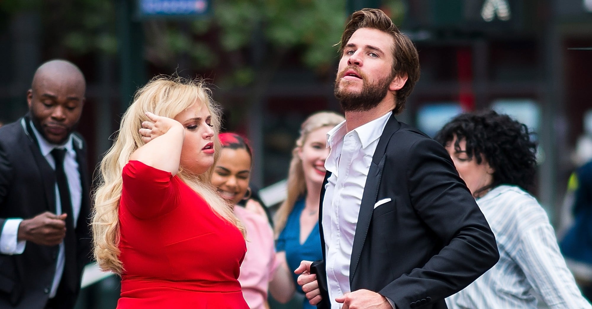 liam-hemsworth-on-isn-t-it-romantic-set-pictures-july-2018-ps-celebrity