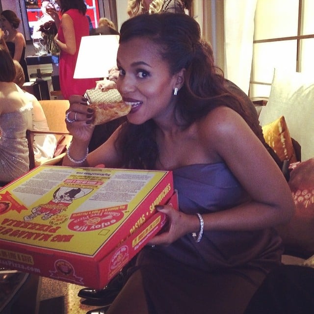 Pregnant Kerry Washington snacked on pizza backstage. 
Source: Instagram user kerrywashington