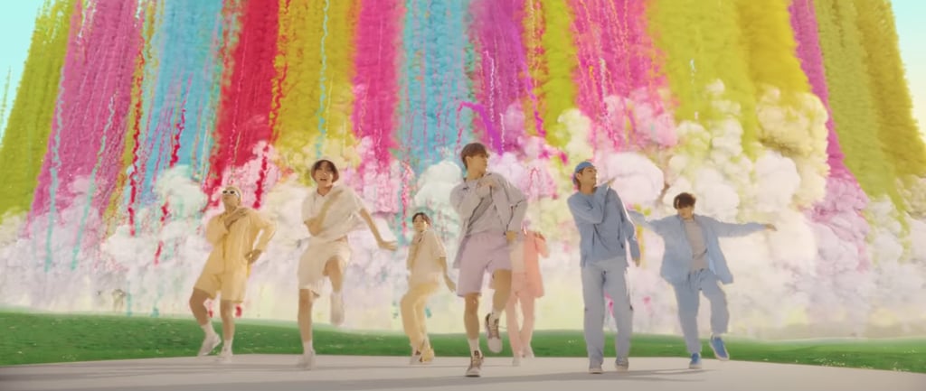 And we're back to those iconic pastel looks for the end of the music video.