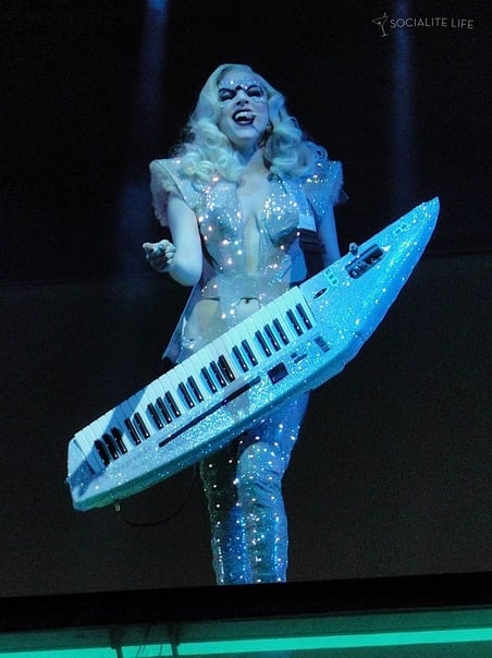 Lady-Gaga-brings-Monster-Ball-Nokia-Thea