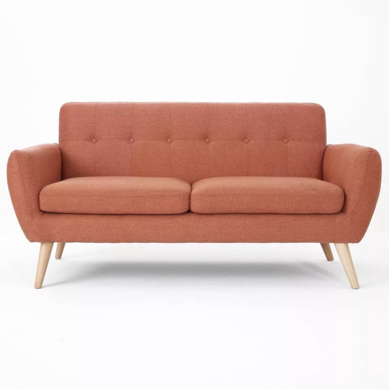 最好的本世纪中叶现代双人小沙发:克里斯托弗·奈特家约瑟芬娇小的沙发上