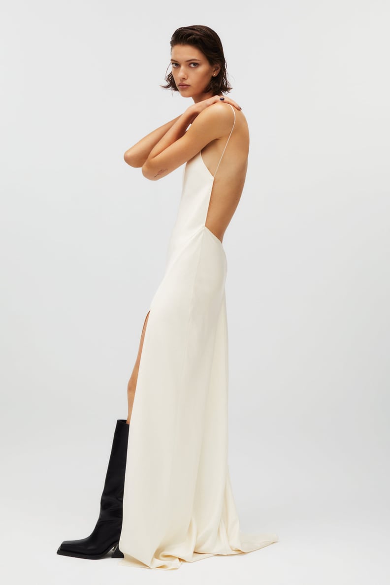 一个漂亮的白色礼服:Kaia x Zara缎影响衣服