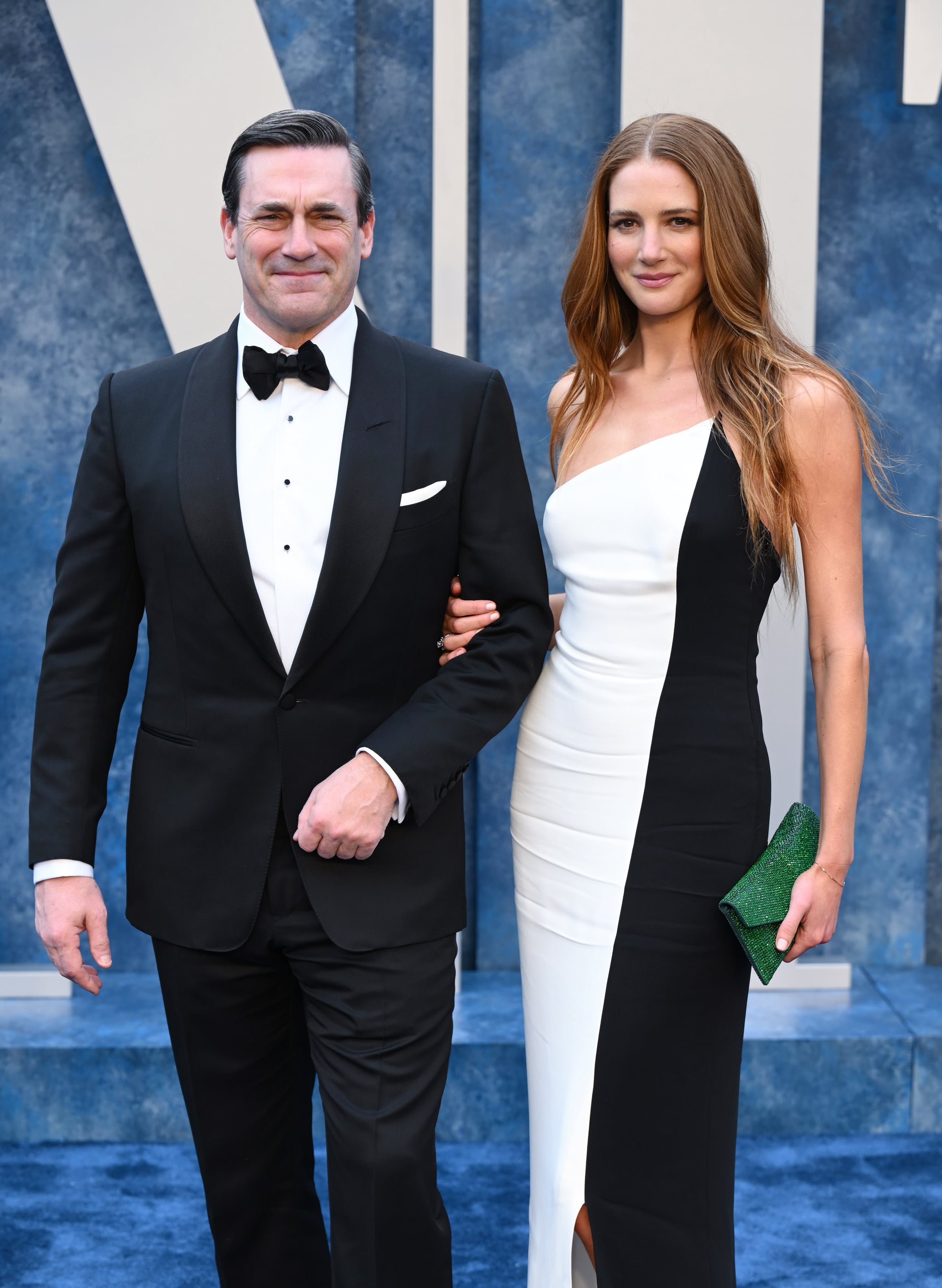 BEVERLY HILLS, CALIFORNIA - MARCH 12: (L-R) Jon Hamm and Anna Osceola attend the 2023 Vanity Fair Oscar Party hosted by Radhika Jones at Wallis Annenberg Centre for the Performing Arts on March 12, 2023 in Beverly Hills, California.  (Photo by Karwai Tang/WireImage)