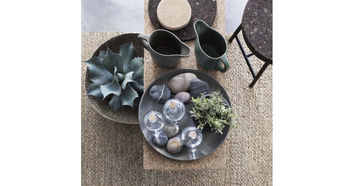 The cork pot stands (15), stoneware serving plates (1013), and