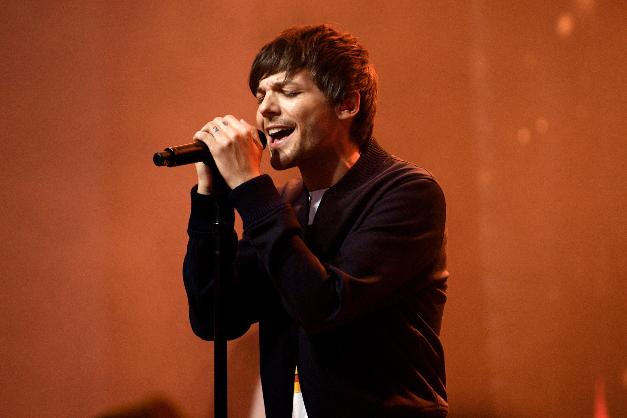 NEW YORK, NEW YORK - DECEMBER 13: Louis Tomlinson performs onstage during the z100 All Access Lounge presented by Poland Spring Pre-Show at Pier 36 on December 13, 2019 in New York City. (Photo by Gary Gershoff/Getty Images for iHeartMedia)