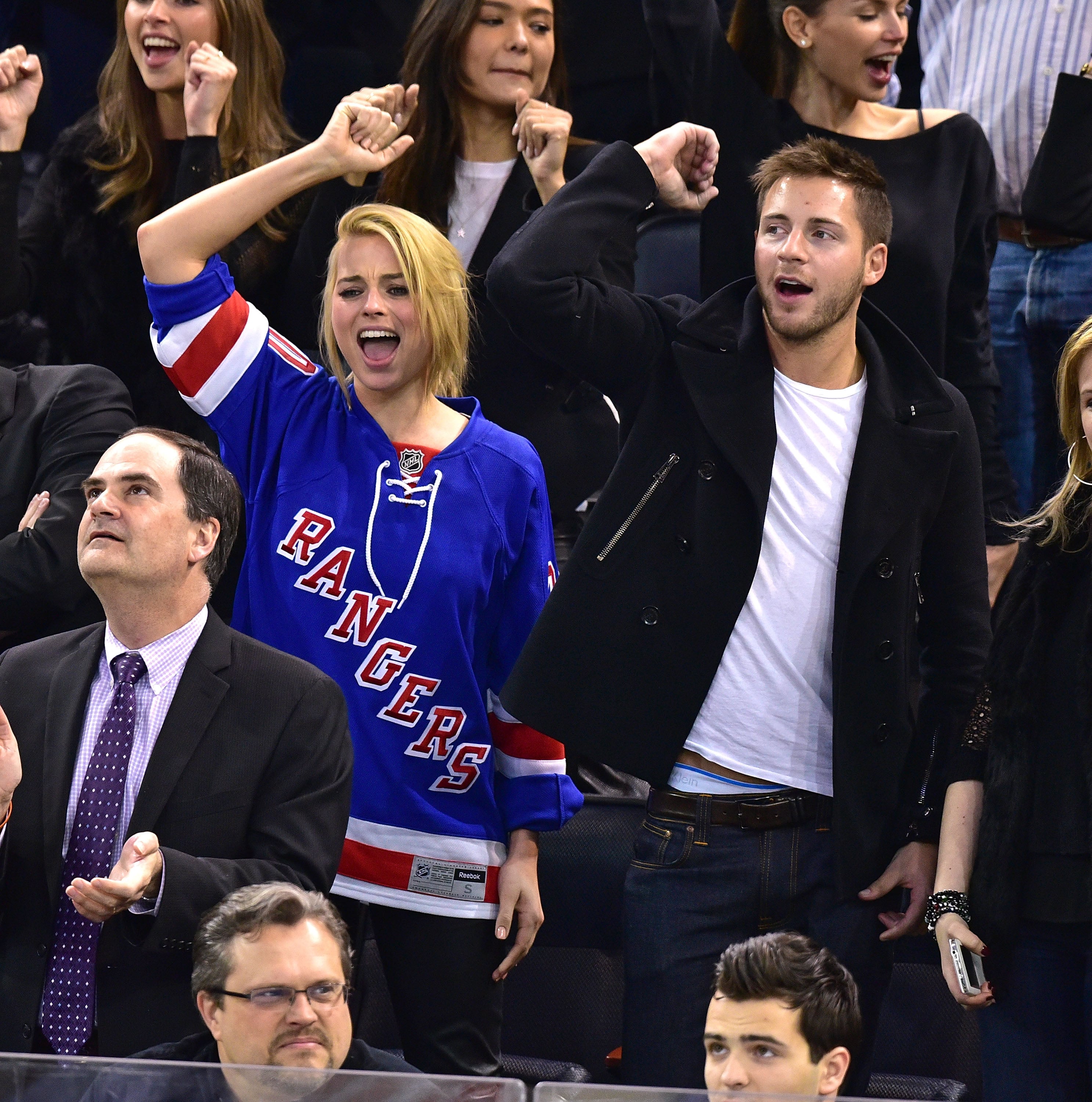 Margot Robbie New York Rangers Hockey Game January 11, 2016 – Star