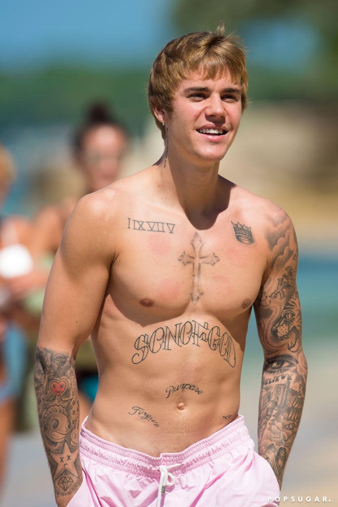 Justin Bieber Shirtless in Barbados Pictures December 2016