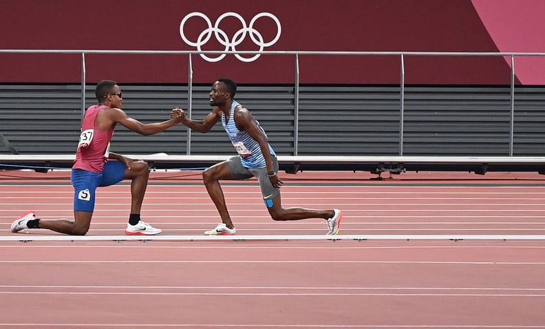 Isaiah Jewett and Nijel Amos Help Each Other Up After Falling in 800m Semifinals