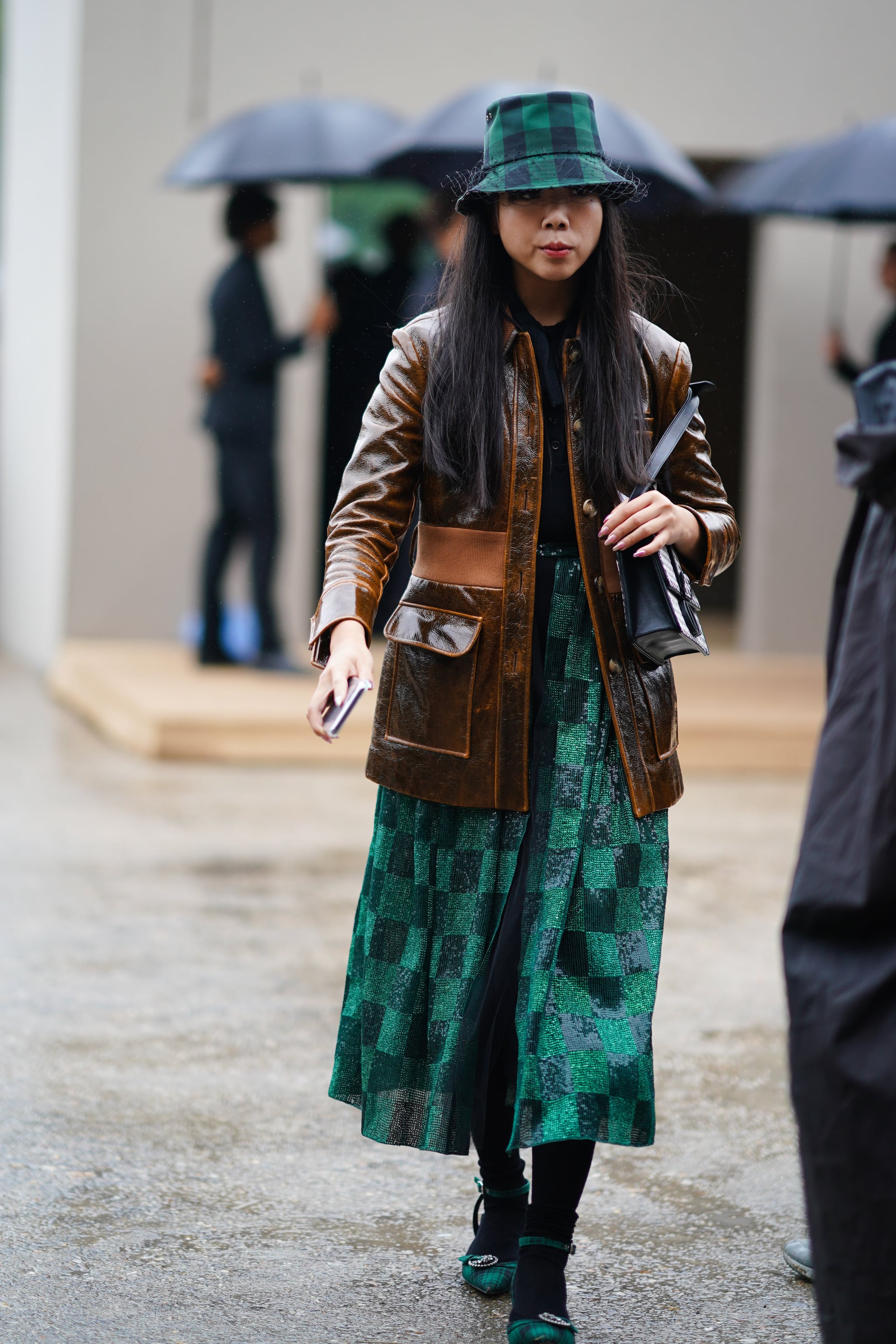 Winter Outfit Idea A Full Skirt And Leather Jacket 100 Street