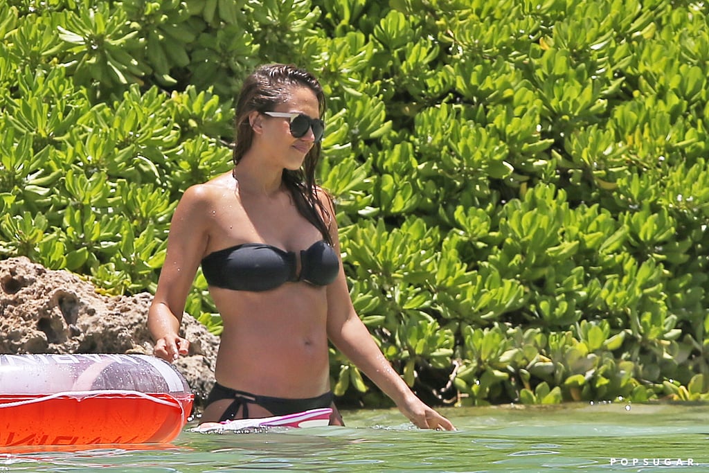 Jessica Alba Pregnant at the Beach in Hawaii July 2017