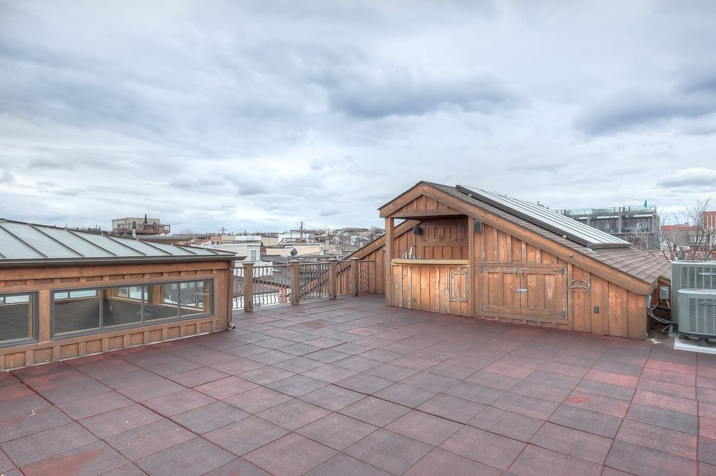 Michael Phelps Sells Baltimore Townhouse
