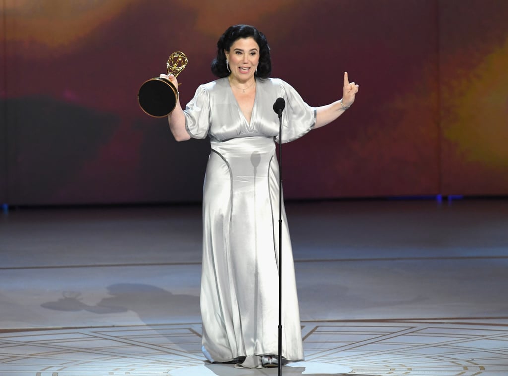 Alex Borstein Taking Off Her Shawl at the 2018 Emmys