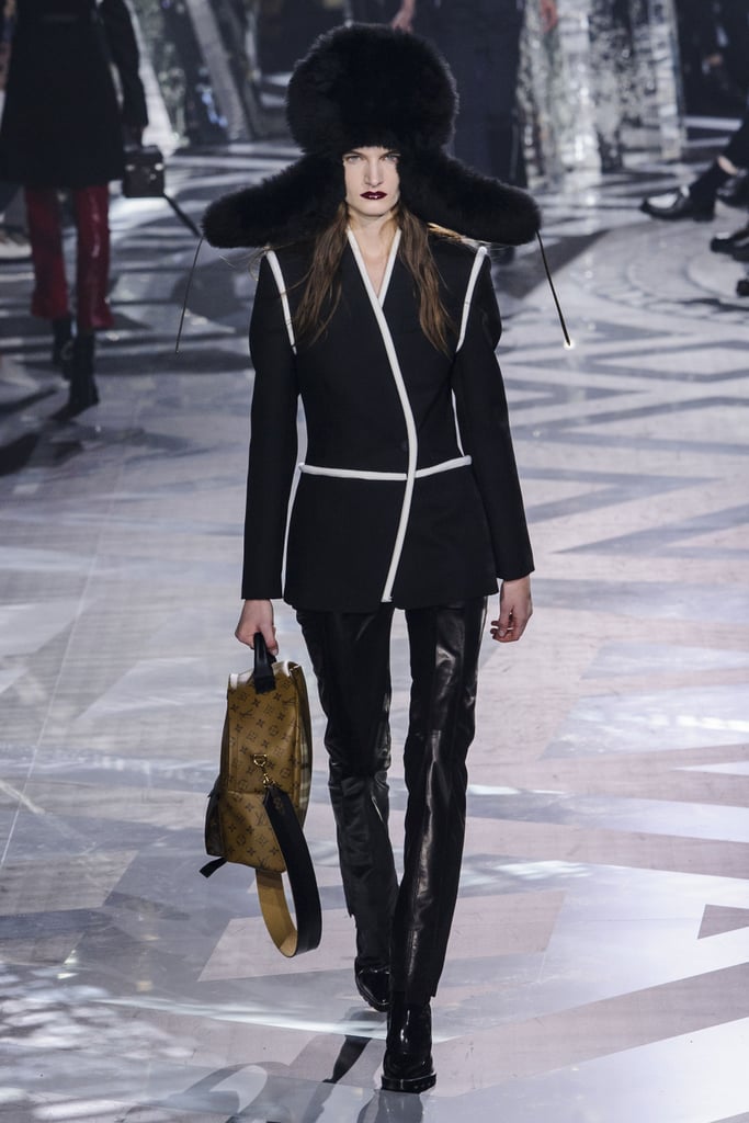 Louis Vuitton Fall 2016 Runway