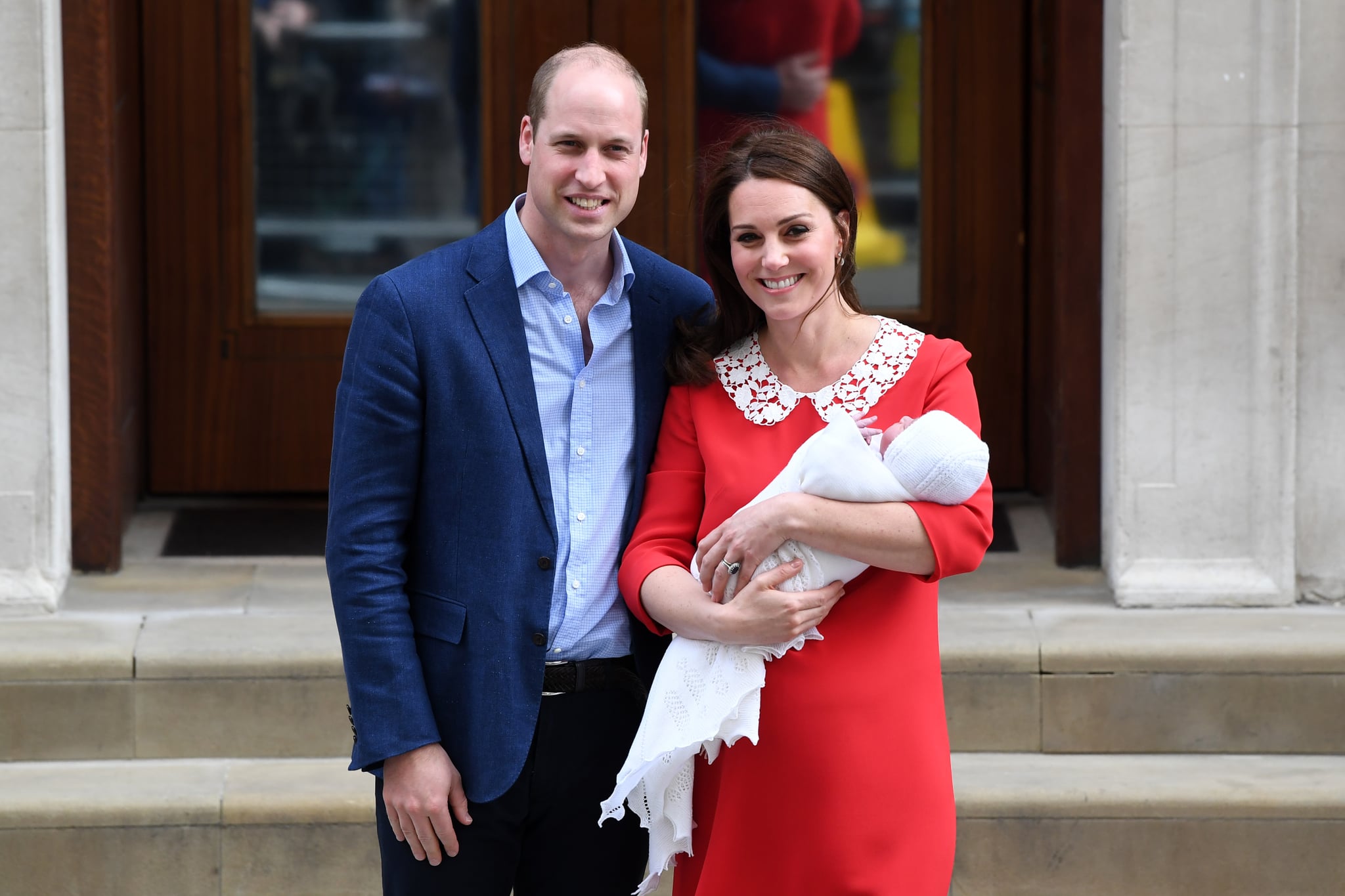 LONDON, ENGLAND - APRIL 23:  Catherine, Duchess of Cambridge and Prince William, Duke of Cambridge depart the Lindo Wing with their newborn son at St Mary's Hospital on April 23, 2018 in London, England. The Duchess safely delivered a boy at 11:01 am, weighing 8lbs 7oz, who will be fifth in line to the throne.  (Photo by Samir Hussein/WireImage)