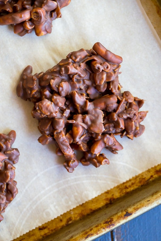 No-Bake Chocolate Pretzel Peanut Butter Cookies