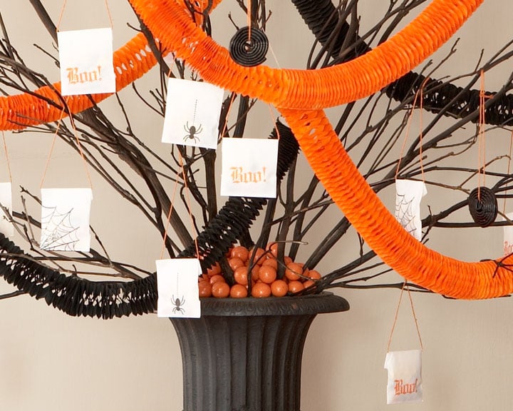 A Spooktacular Halloween Dessert Table