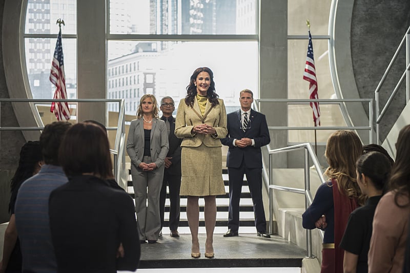 Lynda Carter on Supergirl Photos