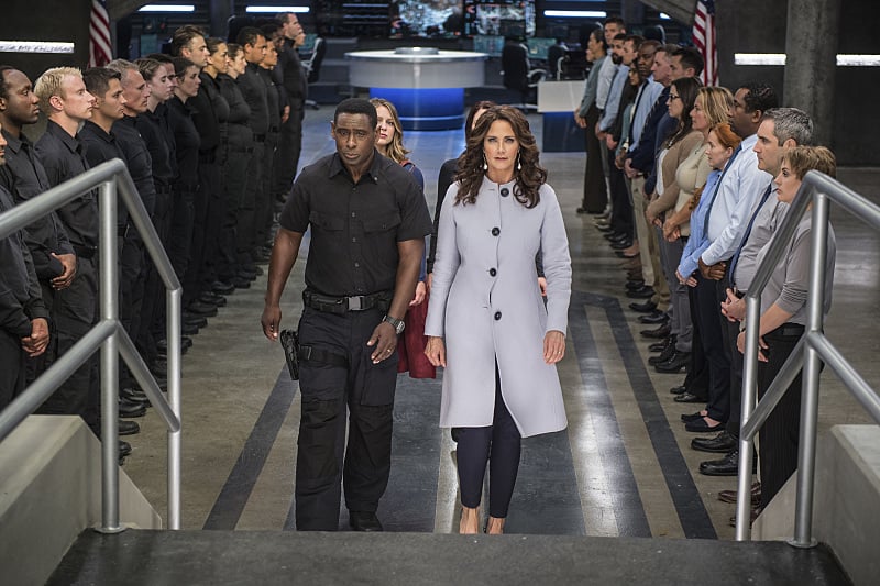 Lynda Carter on Supergirl Photos