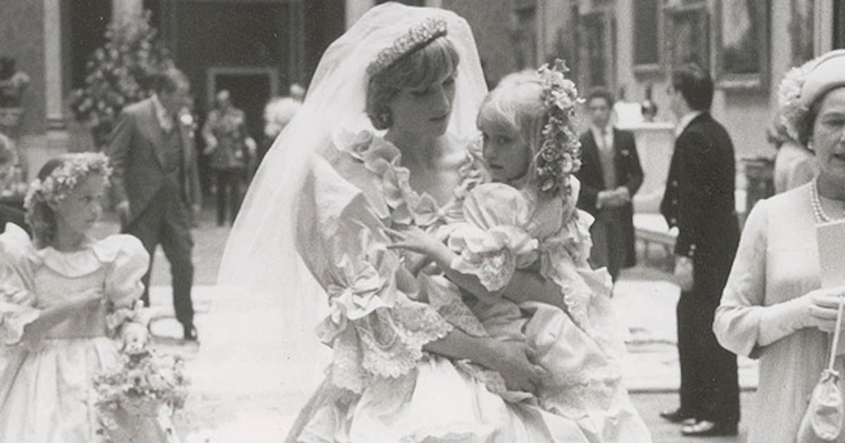 Princess Diana S Wedding Dress Pictures Popsugar Fashion