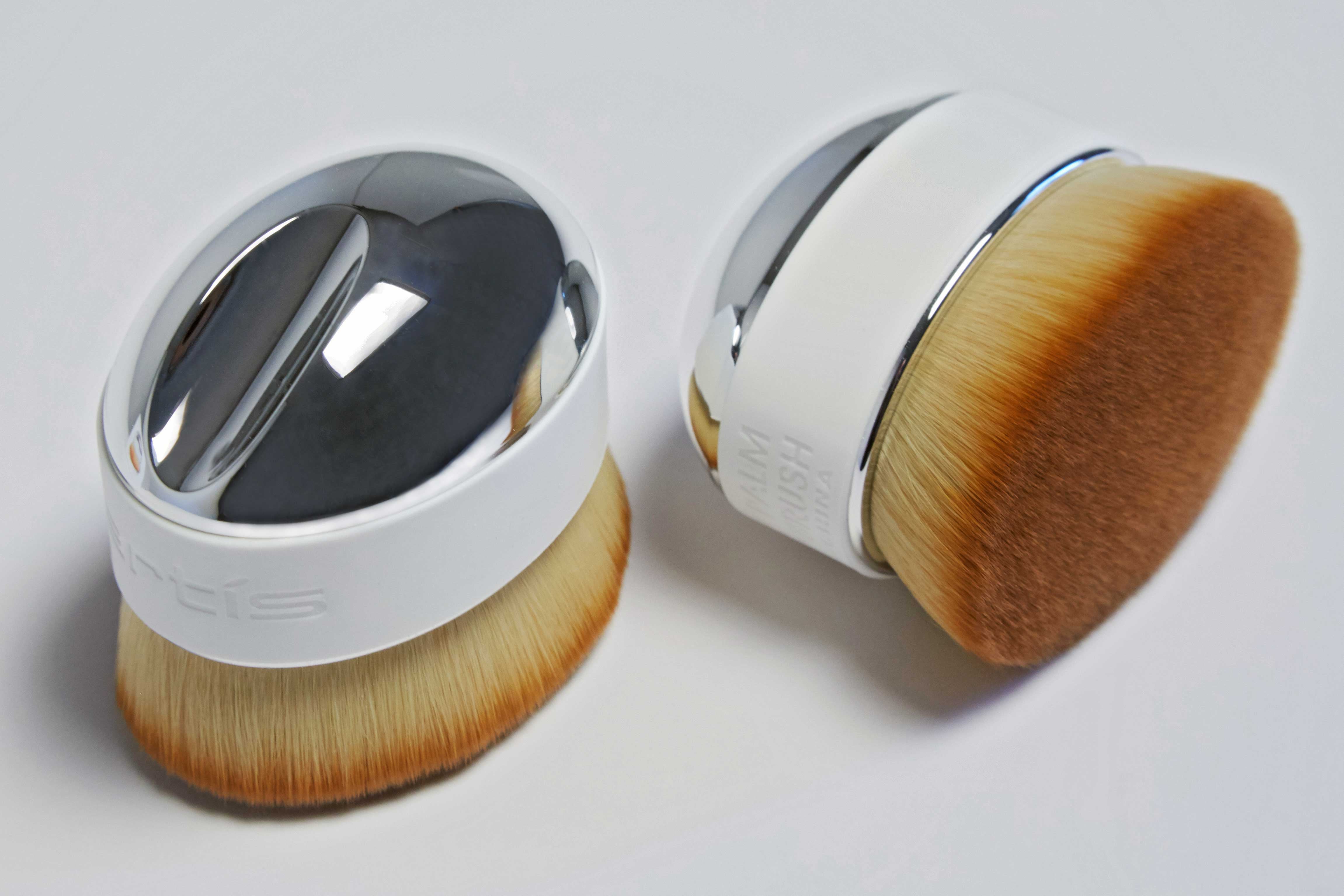 ARTIS Elite Mini Palm Brush Mirror