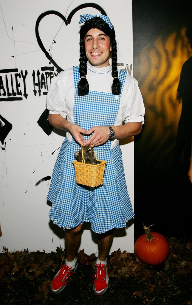 Jason Biggs went all out with his Dorothy Gale costume in 2005.