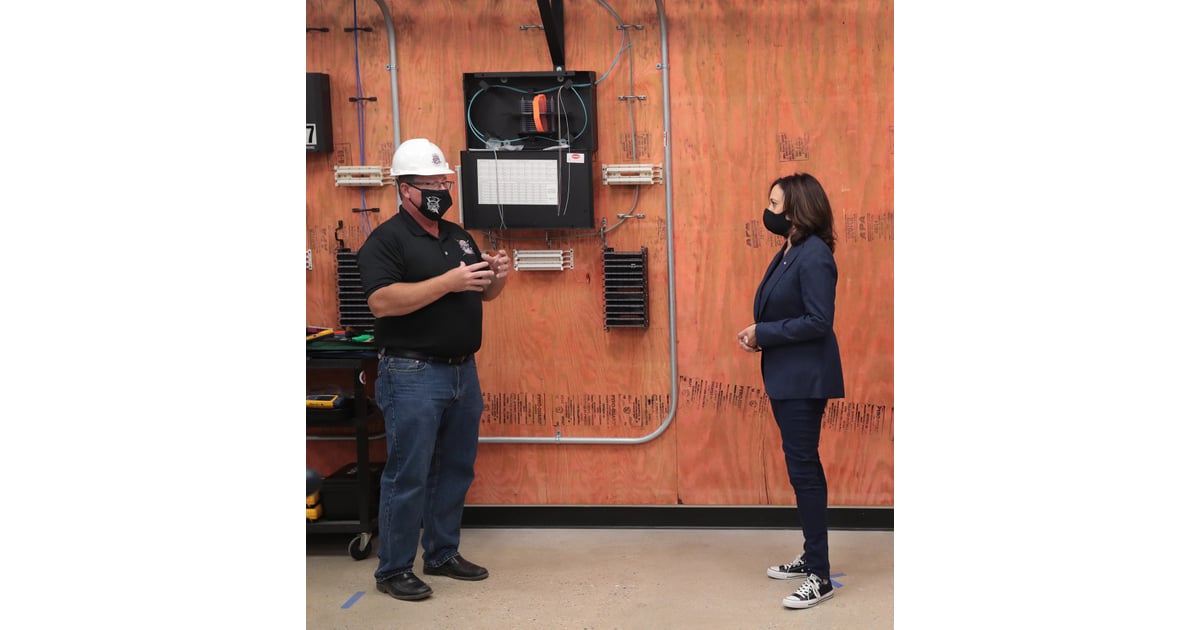 Kamala Harris Wears Black Converse While Campaigning ...