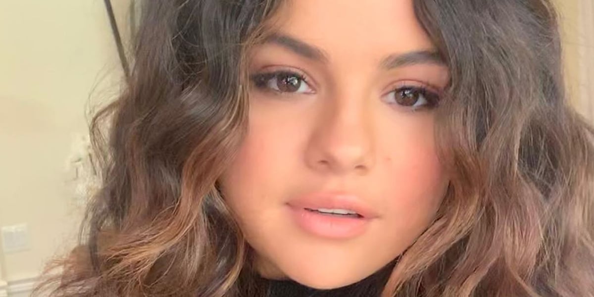 Selena Gomez's Wavy Hair With Light Brown Highlights | PS Beauty
