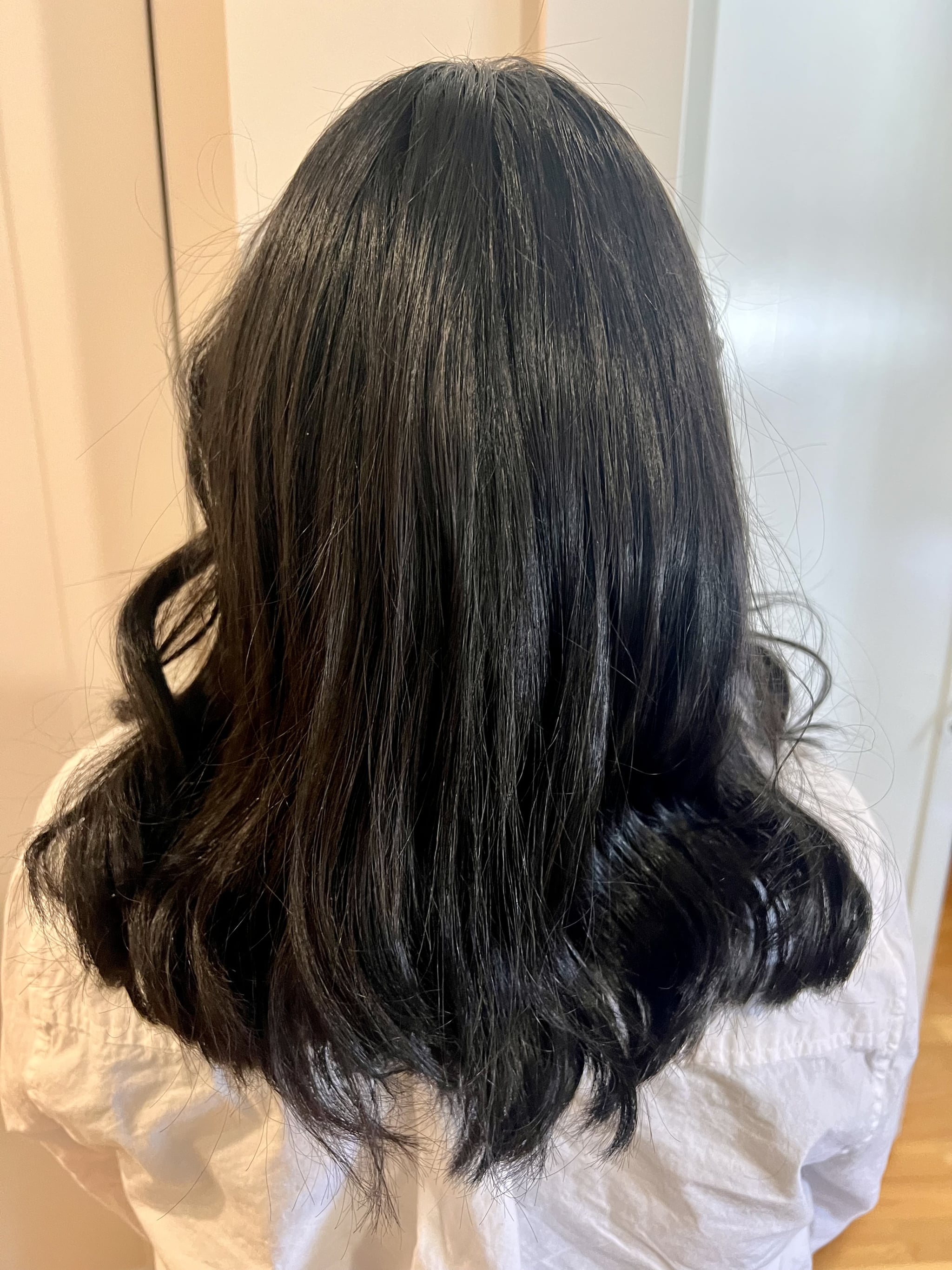 back of woman's hair showing the results of using the Fable and Mane Mahamane Detangling Leave-In Conditioner.