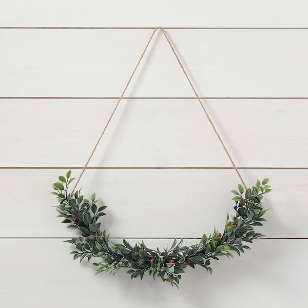 Vinterfest Small Green Indoor/Outdoor Artificial Wreath