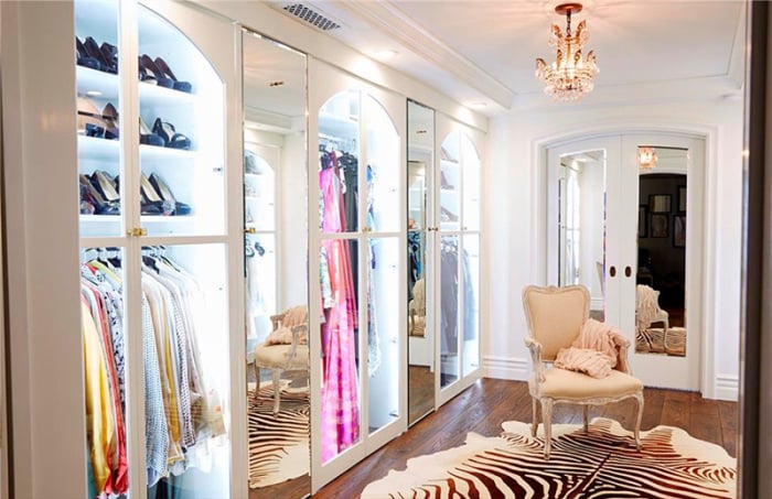 We're having serious closet envy looking at Lauren's ridiculous walk-in. The arches and interior lighting add a touch of luxury to the already decadent space.