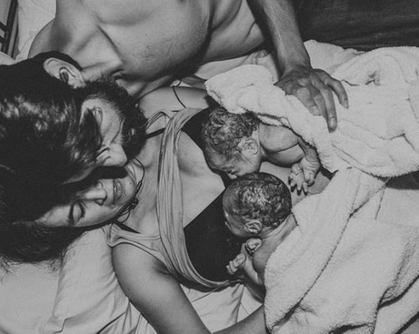 Just as this photographer is "totally and utterly in awe" of the mama pictured, we're totally and utterly in awe of her stunning snap.