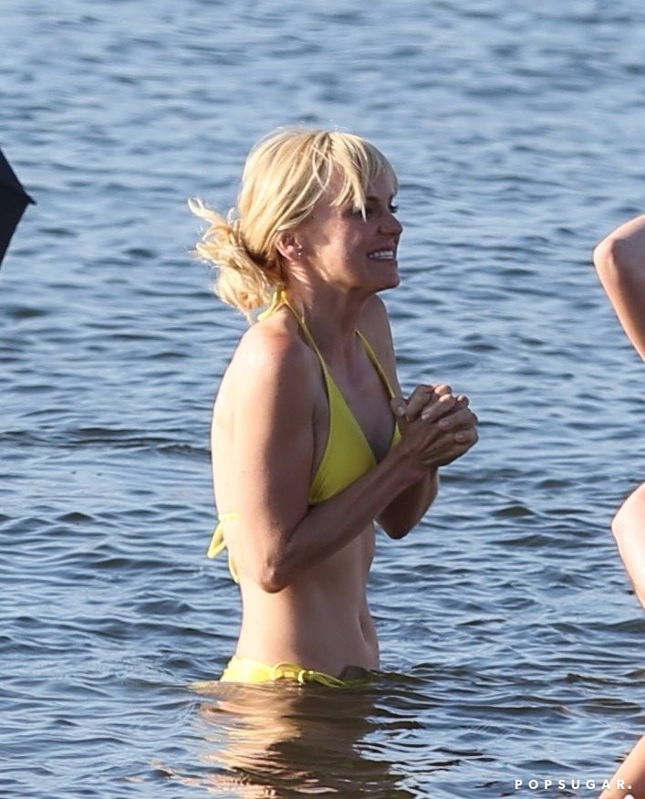 Anna Faris Filming Overboard In A Bikini Pictures June Popsugar Hot Sex Picture 9185