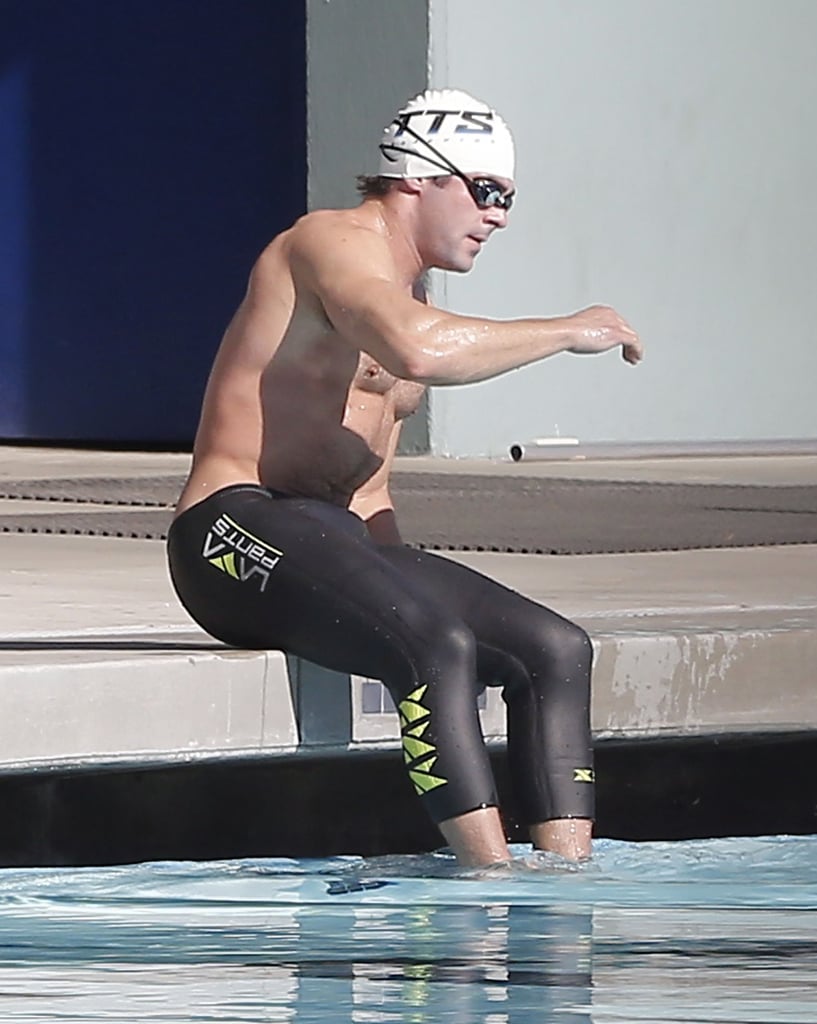 Zac Efron Taking a Swimming Class in LA Pictures