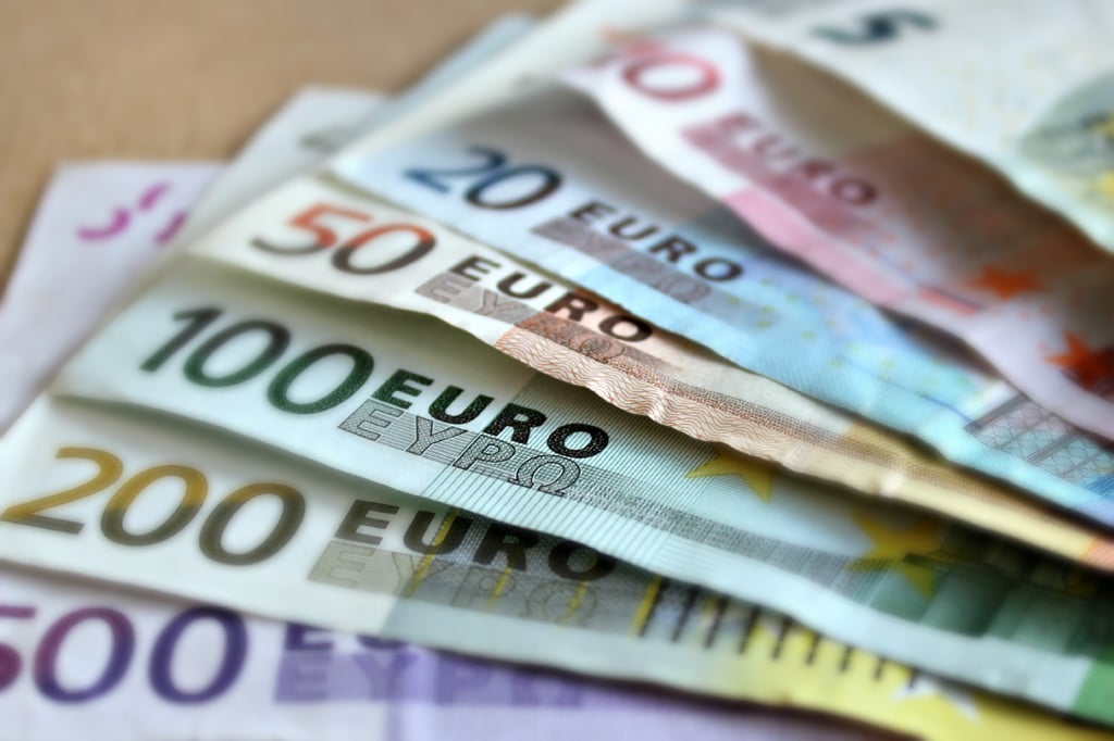 Get Currency From Your Bank Rather Than the Airport