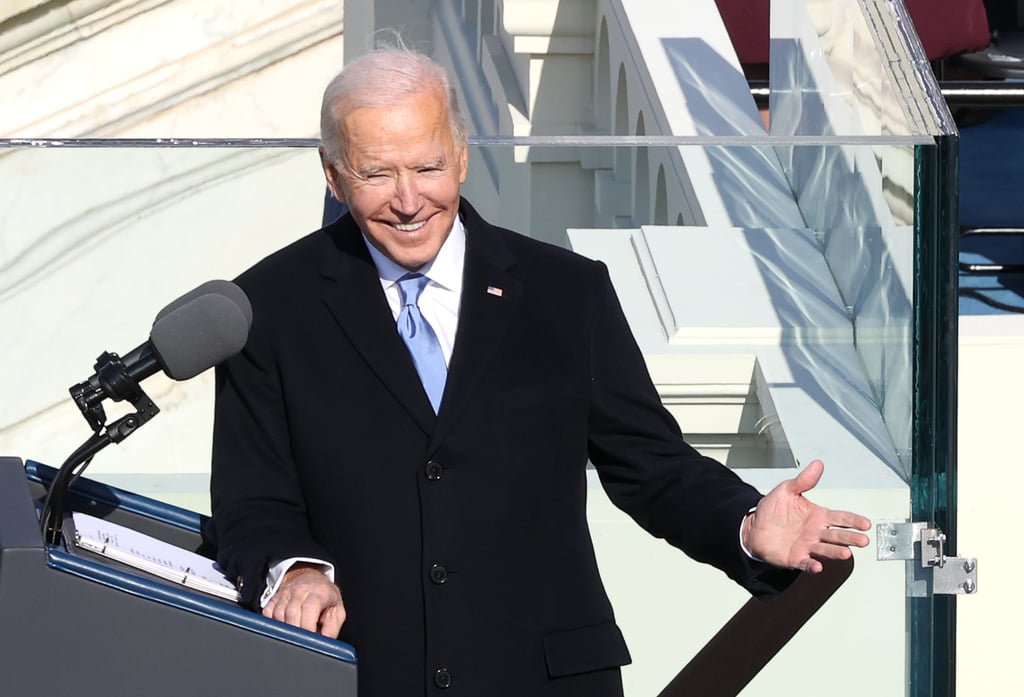 乔•拜登(Joe Biden)戴着海军拉尔夫•劳伦(Ralph Lauren)适合就职典礼