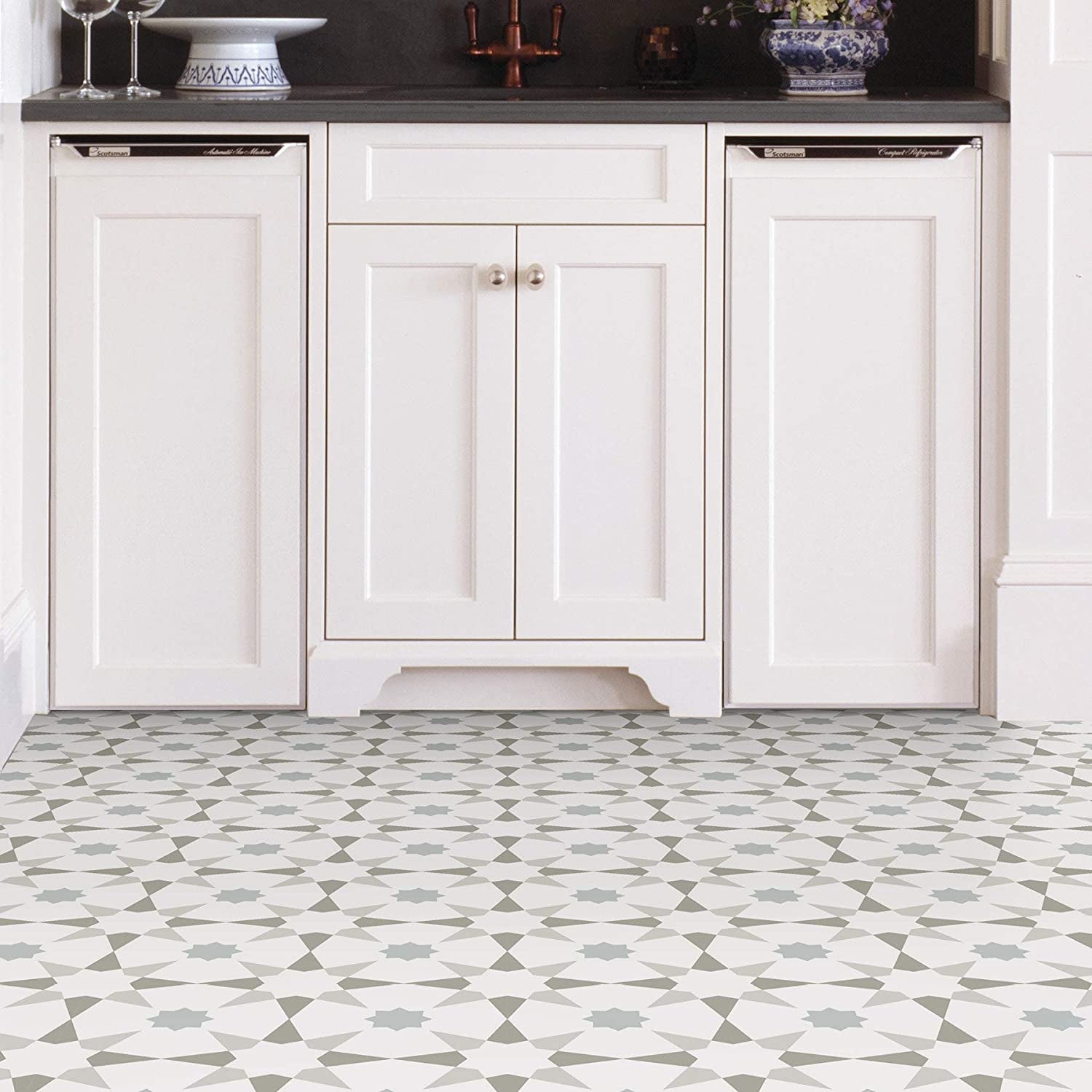 How This Renter Installed Peel-and-Stick Kitchen Floor Tiles