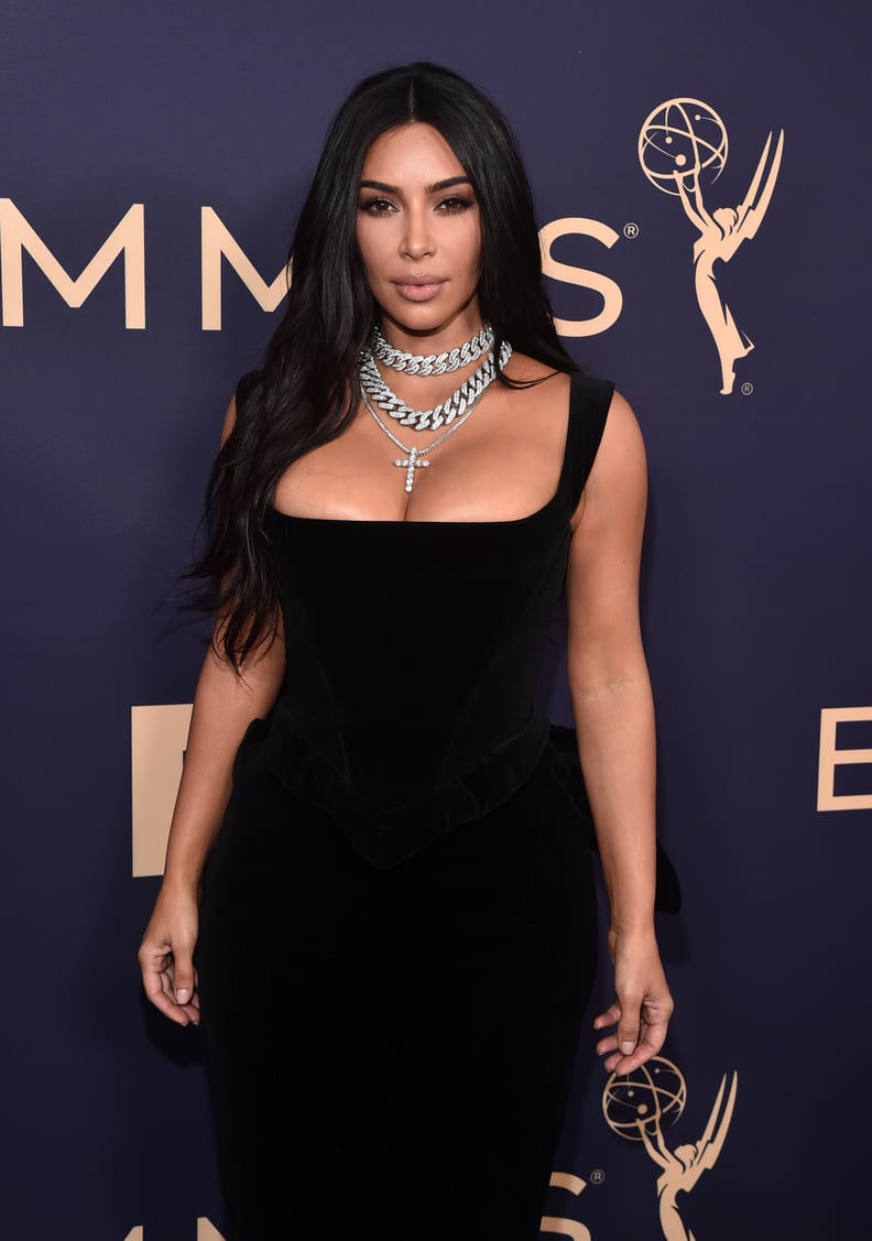 Kim kardashian black dress red carpet hotsell