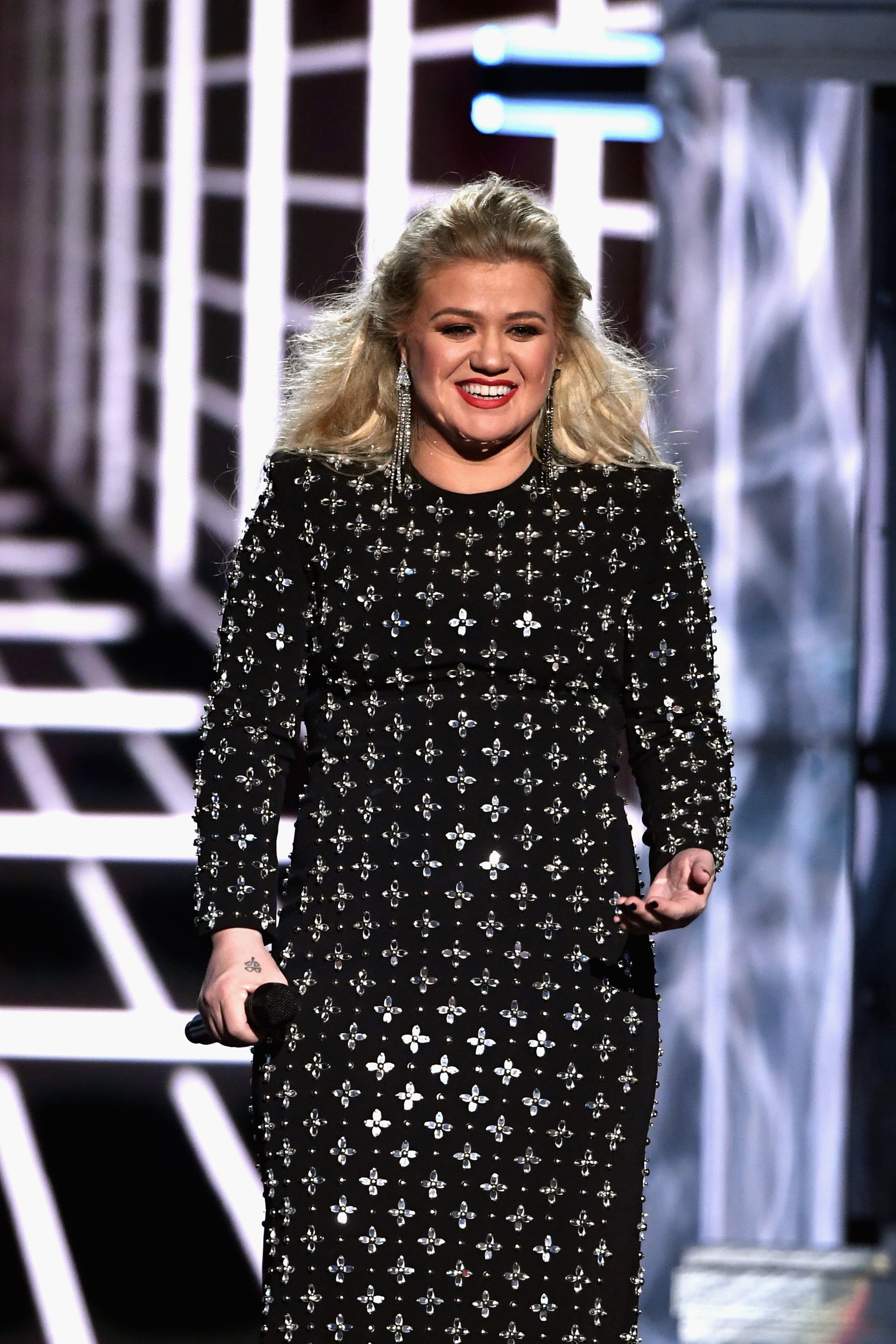 Kelly Clarkson Get Appendix Removed After 2019 BBMAs